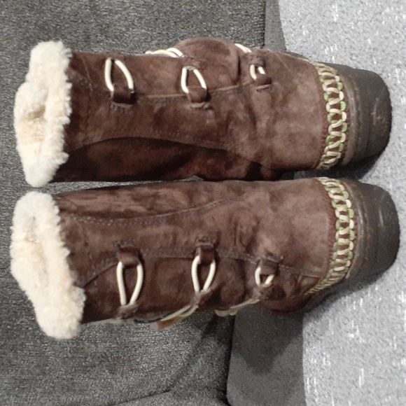 UGG BOOTS - Picture 4 of 8